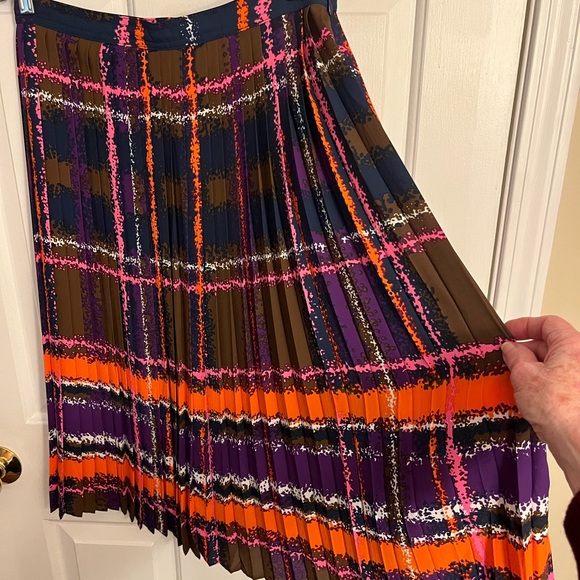 Knife pleat below knee skirt. J. Crew. Size 6. Dramatic colorways. Fully Lined. - Picture 2 of 3
